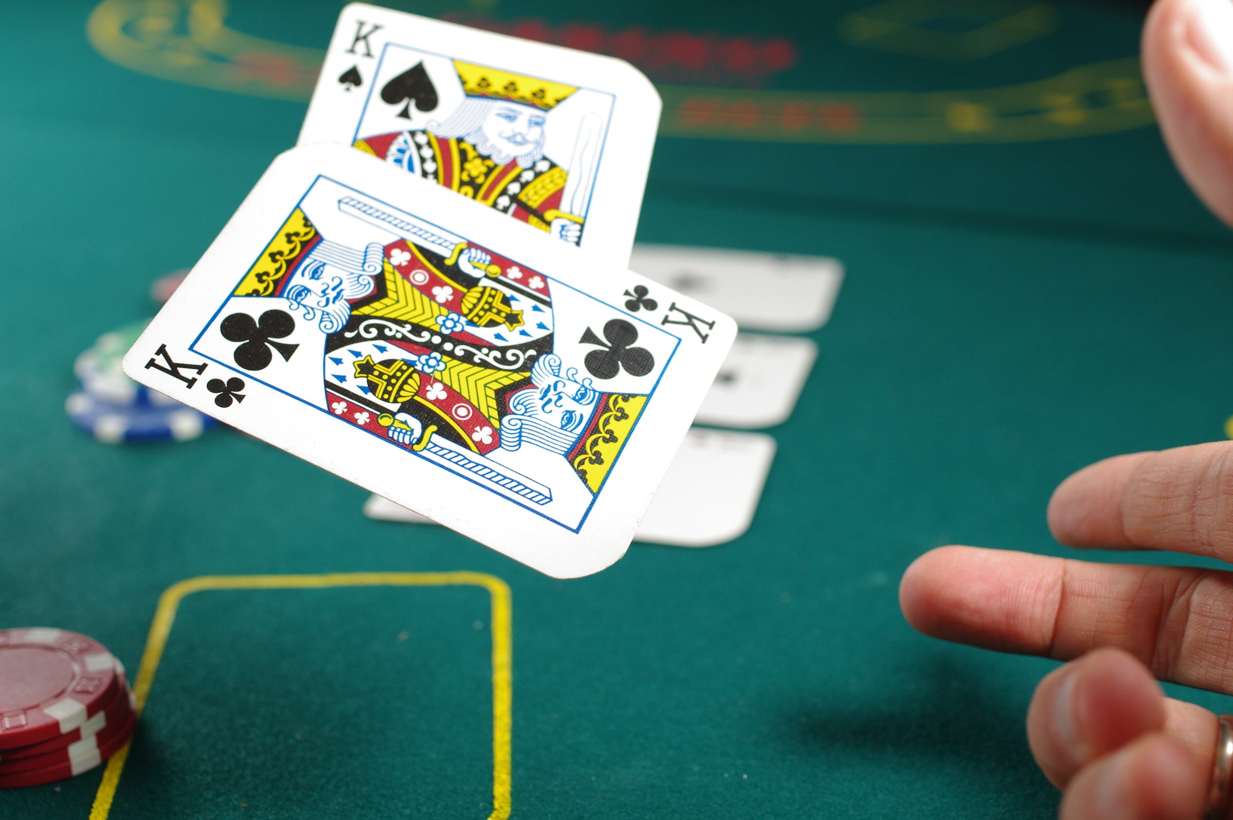 Reading Your Opponents and Understanding the Psychology of Online Poker