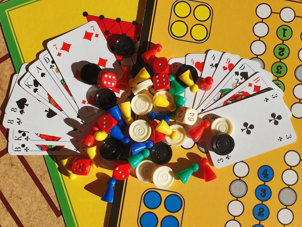 6 Enjoyable Traditional Card Games for 3 Players Aim is Game The