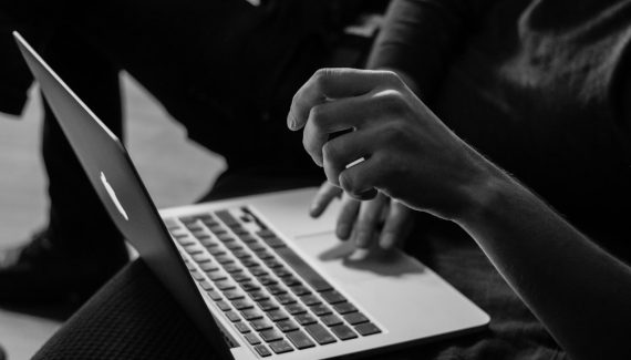 How does Okta IDP handle password policies?